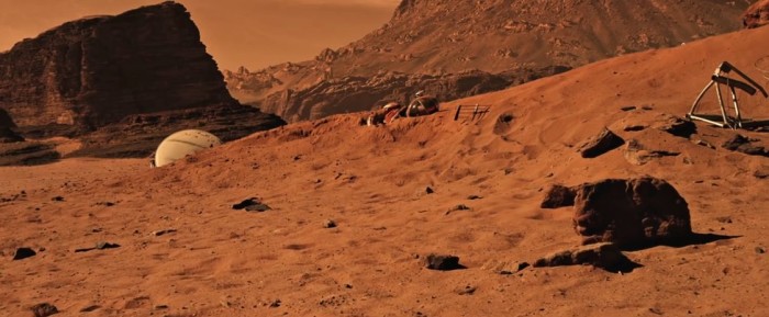 Nehostinná pustina Marsu skrývá mnohé nebezpečí.